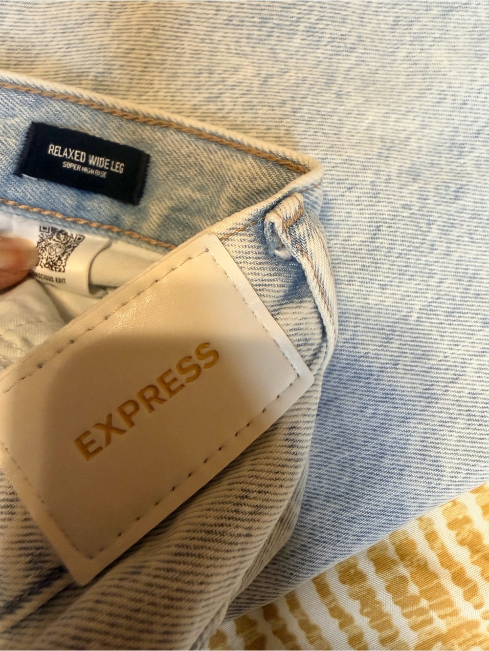Express Light Wash Wide Leg Jeans - Picture 4 of 7